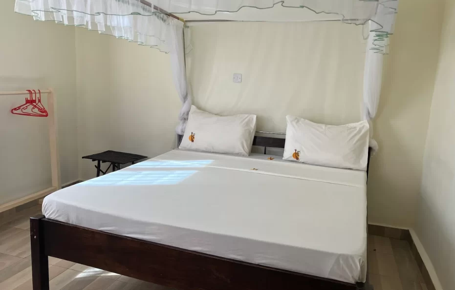 LAKE JIPE SAFARI CAMP ROOMS
